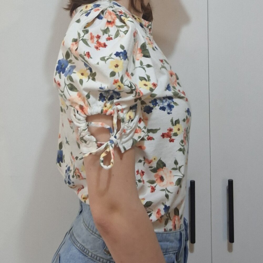 White Floral Blouse - Picture 2 of 8